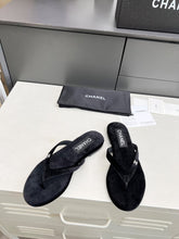 THONG SLIPPERS IN BLACK VELVET